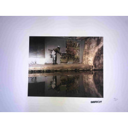 Zestaw offsetowy litografii Banksy'ego o wymiarach 50x35 cm z podpisem, wydanie POW